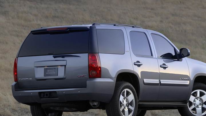 2009 GMC Yukon XFE Back Side Pose In Grey